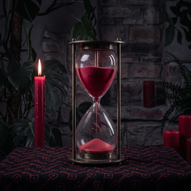 Reloj de arena con arena roja